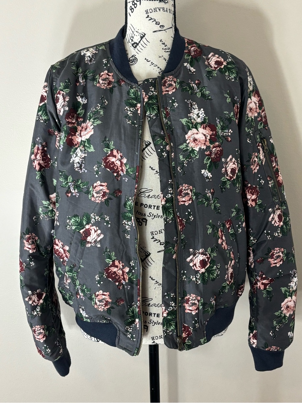 Ardene Women’s Sz Lg. Floral Print Bomber Jacket - gray with rose print